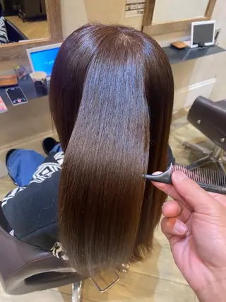 セミロング マツモト シゲキのヘアスタイル