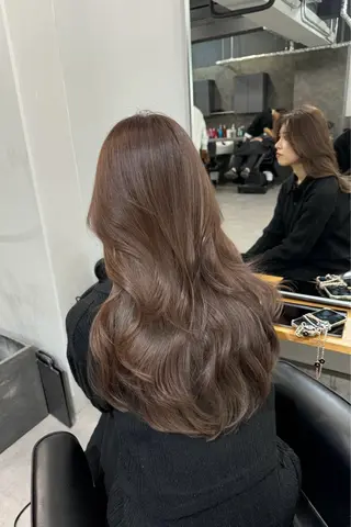 ミディアム カラー レイヤーカット 西村あきやのヘアスタイル