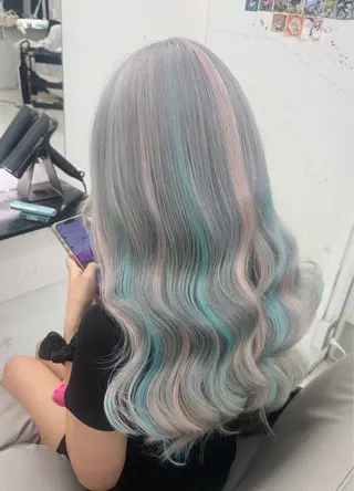 ロング カラー 三尾 樺緒のヘアスタイル