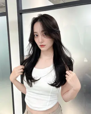 カラー 韓国レイヤーカット 髪質改善▫️水野有真のヘアスタイル