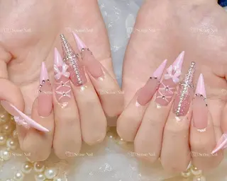 ネイル 🦋 Queenieのネイルデザイン