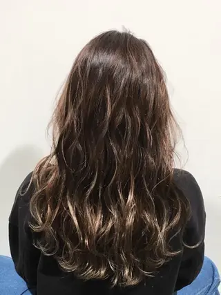ロング カラー Lucet byＮＹＮＹのヘアスタイル
