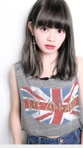 ミディアム 嶋崎 留美のヘアスタイル