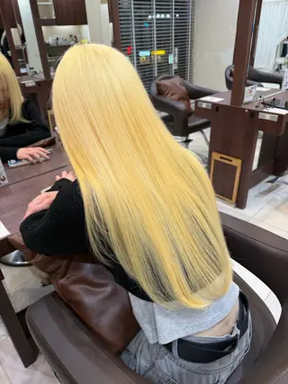 ロング 千葉ハイトーンカラー KASUMIのヘアスタイル