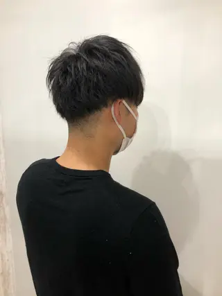 メンズ white.梅田 デザインカラー🦄のヘアスタイル