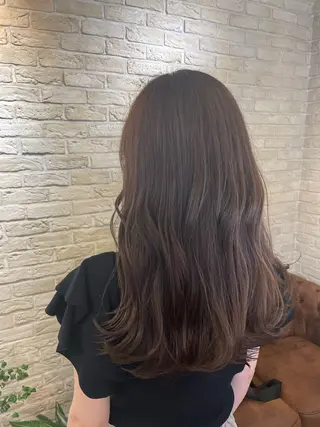 ロング 河上 麻衣/白髪ぼかしのヘアスタイル