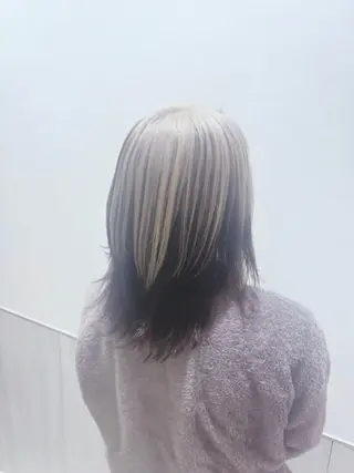 ミディアム カラー 野口 実優のヘアスタイル