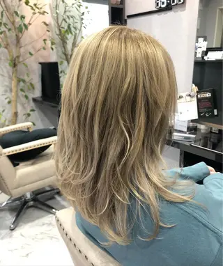 ミディアム カラー FAVORE 【ファヴォーレ】のヘアスタイル