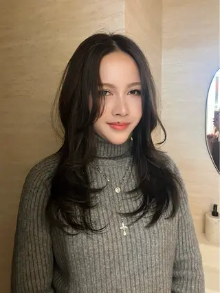 セミロング カラー 柔らかい艶暖色 レイヤー🫧姫汝のヘアスタイル