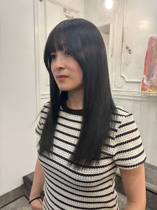 セミロング ボブ・カラー 琴音のヘアスタイル