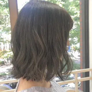ミディアム カラー TRENCH 相澤 果歩のヘアスタイル