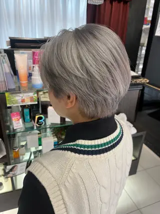 ショート カラー 🦋YUI 髪質改善 ブリーチ 着付け🦋のヘアスタイル