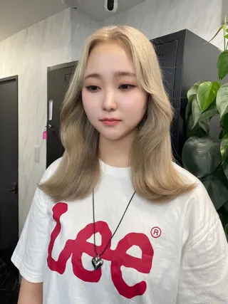 ミディアム カラー マリカ🦋韓国 ハイトーン/エクステのヘアスタイル