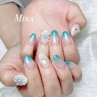 ネイル 🦋 Queenieのネイルデザイン