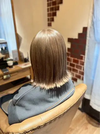 ミディアム ブリーチ・カットモデ ル募集中🫧高口小春のヘアスタイル