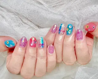 ネイル 🦋 Queenieのネイルデザイン