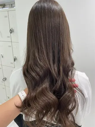 ロング カラー 抜け感レイヤー︴ ニュアンスカラーのヘアスタイル