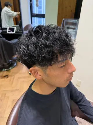 ショート パーマ メンズ 溝口 槙里也のヘアスタイル