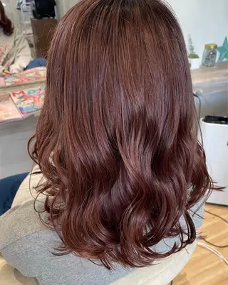 カラー Atelier 大内のヘアスタイル