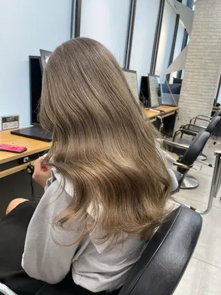 ロング カラー 韓国レイヤー×艶髪 ハイトーンRyukiのヘアスタイル