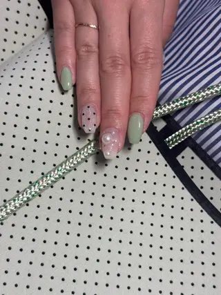 ネイル LAVISH 大和店 emi・:*+のネイルデザイン