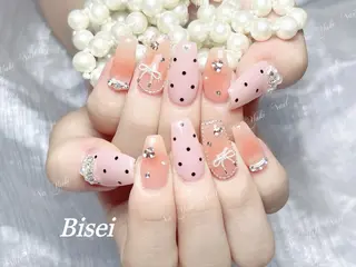 ネイル 🦋 Queenieのネイルデザイン