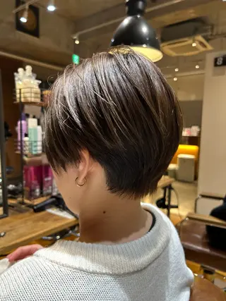 ショート 🎨艶感ニュアンス カラー🐬櫻井海星のヘアスタイル