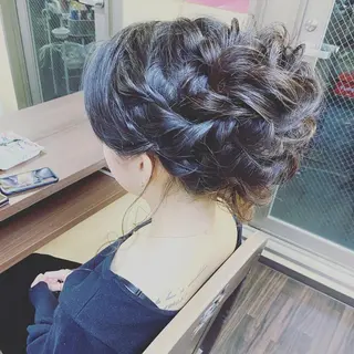 ミディアム 泉 汐織のヘアスタイル