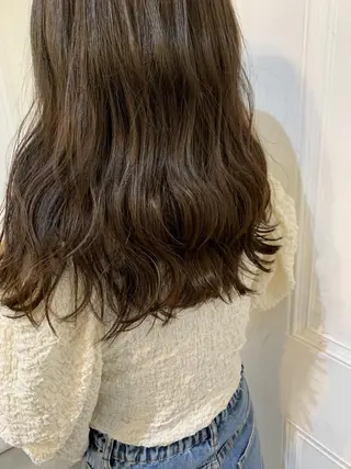 ロング カラー wakana/ 柔らかベージュカラーのヘアスタイル