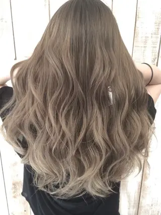 ロング カラー ハイトーン ブリーチ azu/中庄駅前店のヘアスタイル