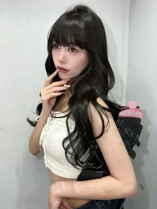 ロング カラー 𝑴𝑶𝑲𝑨渋谷 トレンド韓国ヘア🩷のヘアスタイル