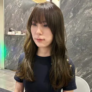 ロング 盛れる透明感カラー momokaのヘアスタイル