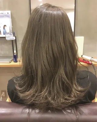 セミロング カラー ヘアアレンジ 栗林 実莉のネイルデザイン