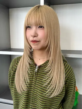 セミロング カラー ヘアアレンジ レイヤーカット×透明 感カラー💫AINAのヘアスタイル