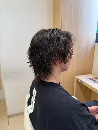 ミディアム パーマ メンズ メンズ特化型美容師 栗山勇人のヘアスタイル