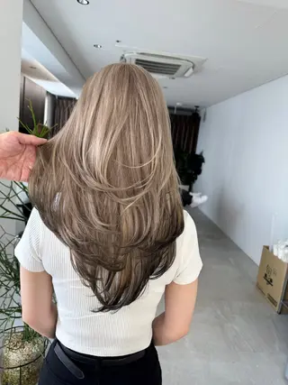 カラー ミルクティーベージュ ブリーチ🎨soraのヘアスタイル