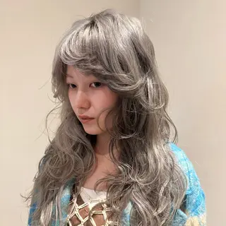 ロング カラー ハイトーン/デザイン カラー山下莉歩のヘアスタイル