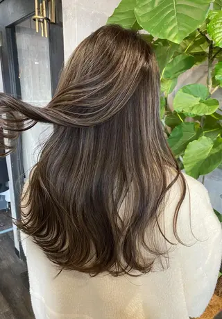 ロング Mika XELVEのヘアスタイル