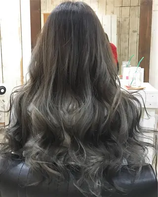 ロング 鷺谷 玲奈のヘアスタイル