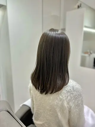 セミロング 白土 さくらのヘアスタイル