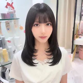 セミロング 𝑚𝑖𝑤𝑎 / 顔周り/レイヤーのヘアスタイル
