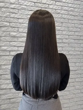 ロング 透明感カラー特化若山 結愛のヘアスタイル