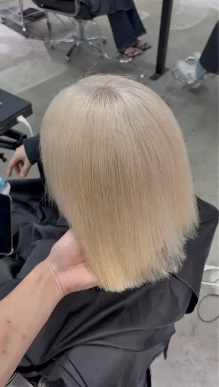 ショート 心斎橋/ハイトーン ブリーチ/カラーのヘアスタイル