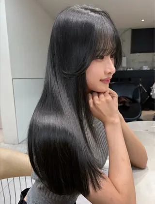 ロング 福岡縮毛矯正✨️ ストレート 向井和輝のヘアスタイル