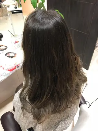 セミロング カラー Oopsレイヤー 加藤澄都のヘアスタイル