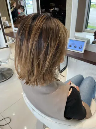 ミディアム ブリーチしてても 綺麗にかかる縮毛矯正のヘアスタイル