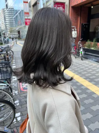 ミディアム トップスタイリスト/ アユミのヘアスタイル