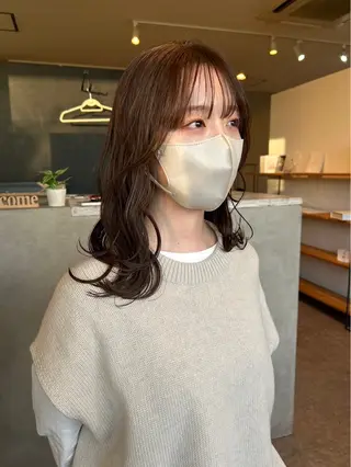 ミディアム カラー 春成 佳那のヘアスタイル