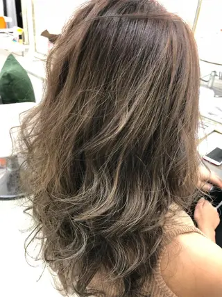 セミロング カラー 髪質改善 中川 翔のヘアスタイル