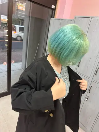 セミロング カラー ブリーチ特化🌈 MANATOのヘアスタイル